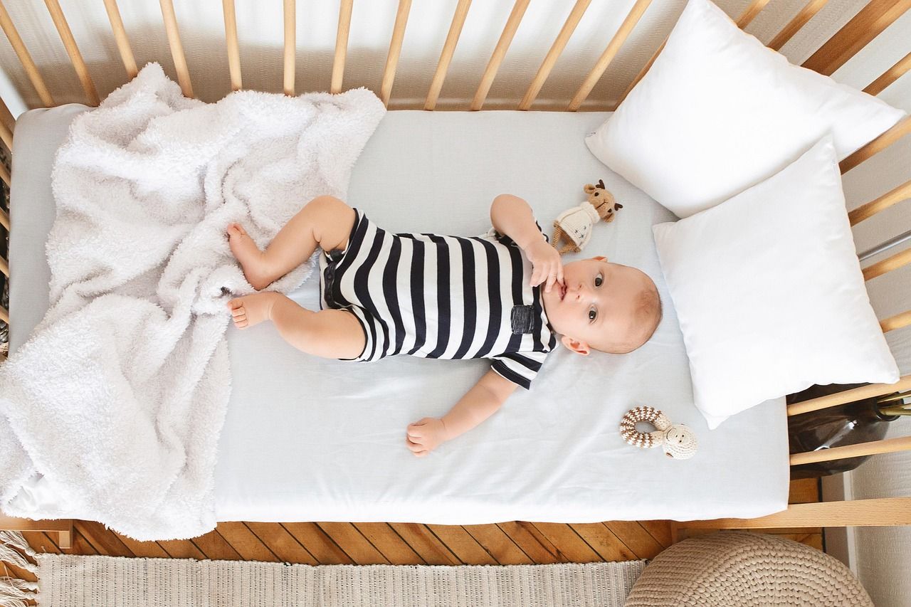 entdecken sie unser sicheres und komfortables babybett, perfekt für einen ruhigen schlaf ihres kindes. hochwertige materialien und kindgerechtes design für maximale geborgenheit.