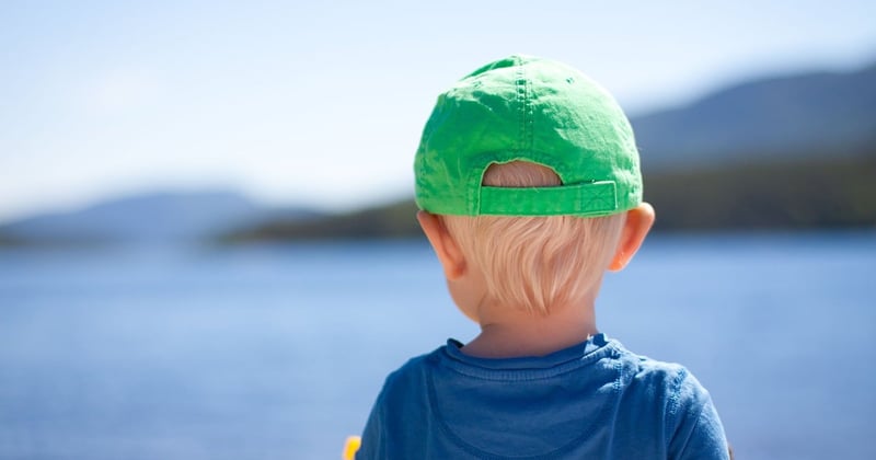 Hitzschlag bei Kindern: Diese Symptome solltest du sofort erkennen