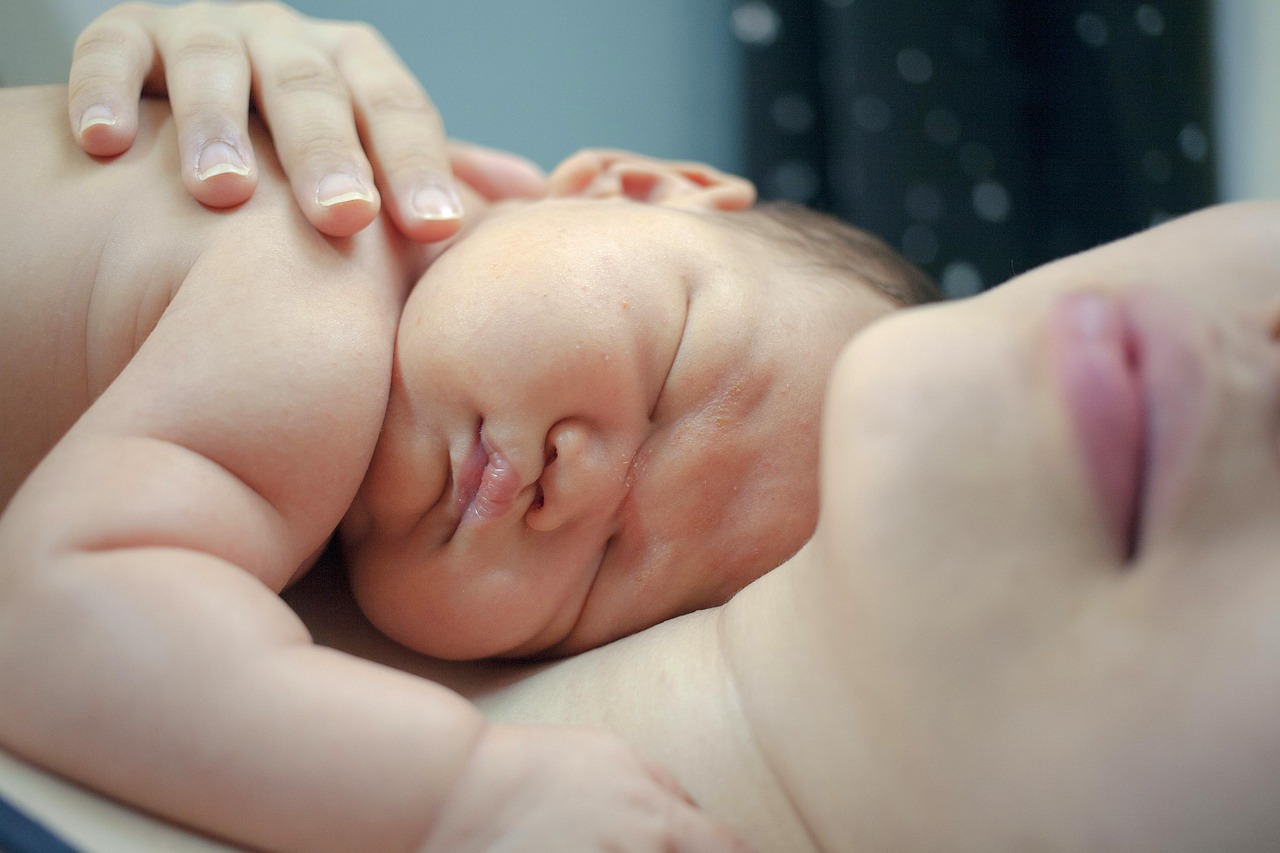 entdecken sie unsere hochwertige auswahl an babypflegeprodukten, die speziell entwickelt wurden, um die empfindliche haut ihres neugeborenen zu schützen und zu pflegen. von sanften lotionen bis hin zu beruhigenden pflegeölen – alles, was sie für die bestmögliche pflege ihres babys benötigen.