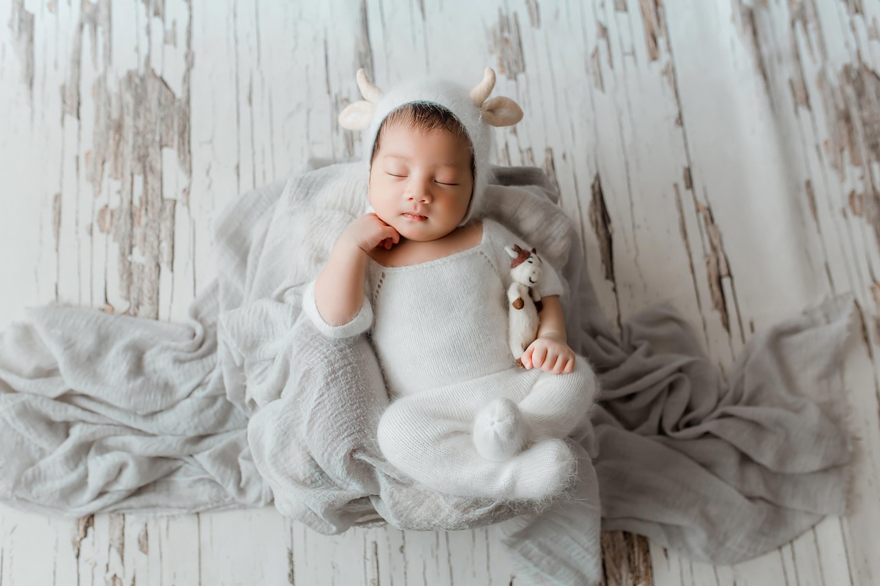 entdecken sie die babybekleidungsgr&ouml;&szlig;en 2025 &ndash; praktische gr&ouml;&szlig;entabellen und tipps f&uuml;r perfekte passform ihrer kleinen.