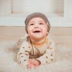 entdecken sie wertvolle tipps und tricks rund um das krabbeln von babys – meilensteine, sicherheit und förderung der motorischen entwicklung.